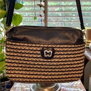 ERIC JAVITS BLACK, NATURAL AND GOLD WOVEN STRAW AND LEATHER CROSSBODY.